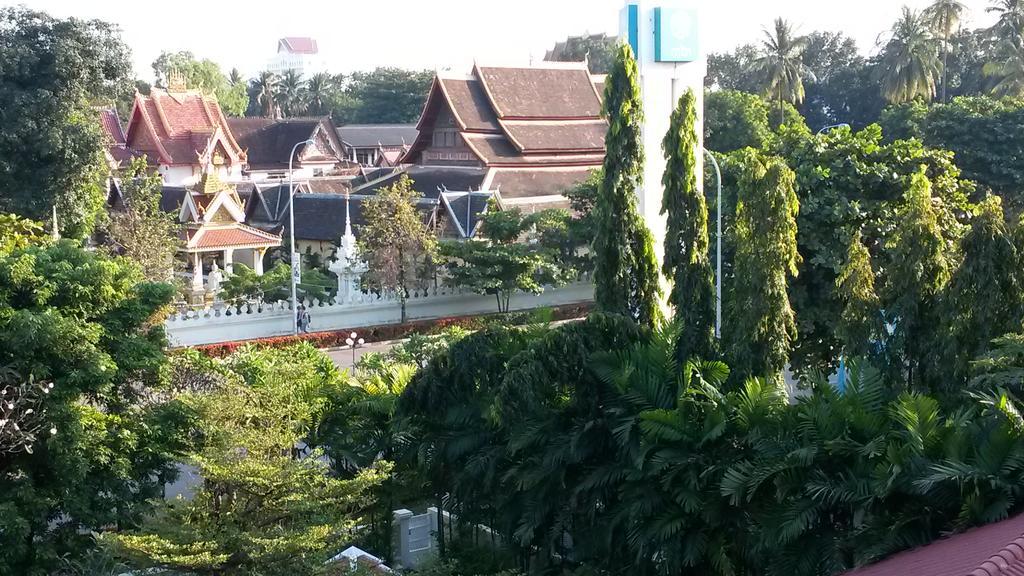Av Hotel Vientiane Exterior photo